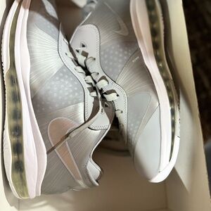 Nike Men's Gray and White Athletic Shoes